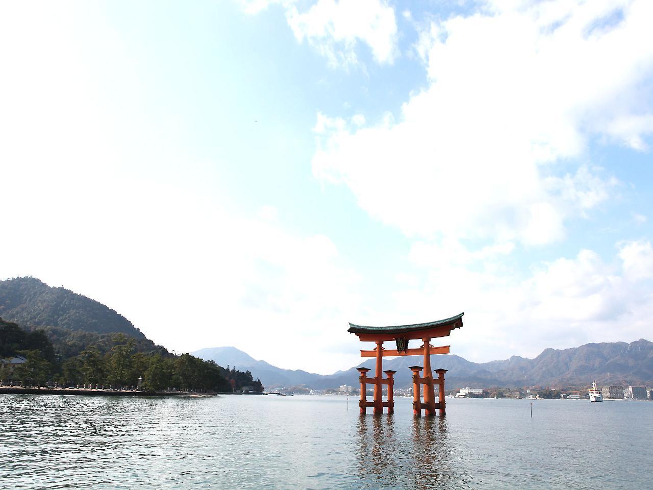 Sakuraya Hotel Hatsukaichi Bagian luar foto